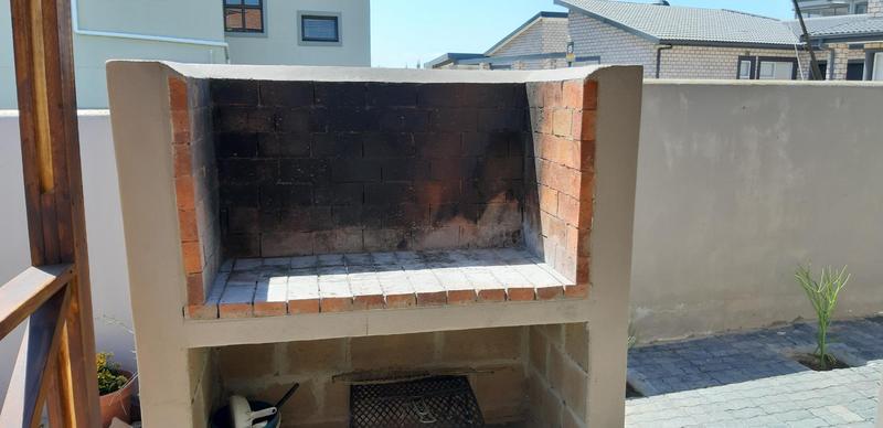 4 Bedroom Property for Sale in Myburgh Park Western Cape